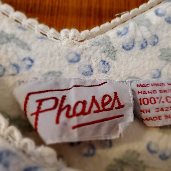 VINTAGE WOMEN'S NIGHTGOWN - FLORAL PATTERN - SIZE LARGE - Picture 2 of 5